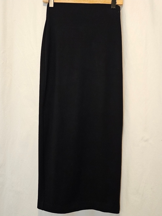 Aritzia Dresses & Skirts - Aritzia Babaton Black Johan Midi Skirt